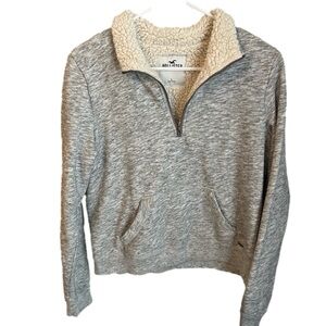 Women’s Hollister pullover, super cute